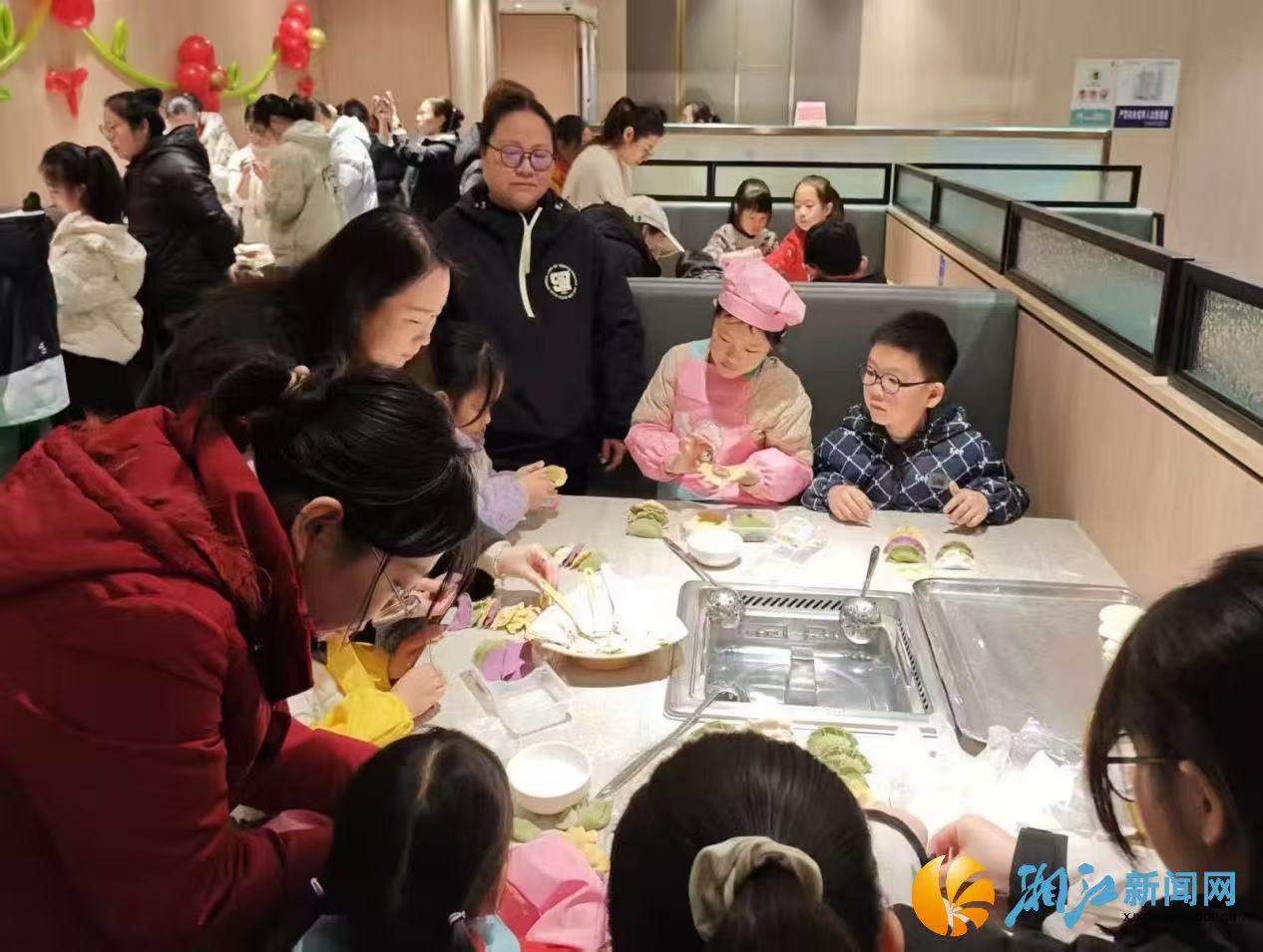 �����������������١�Ȥ���Ķ������߶����ꡱЯ�����̿���ů�ĺ��ٵ�һ��